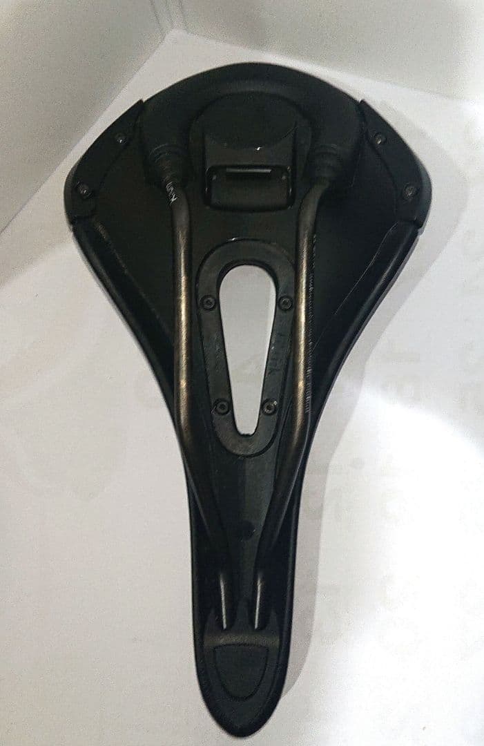 fi'zi:k ALIANTE R3 OPEN K:IUM サドル