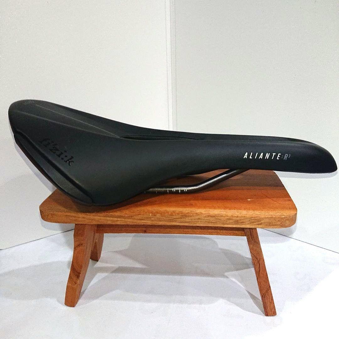 fi'zi:k ALIANTE R3 OPEN K:IUM サドル