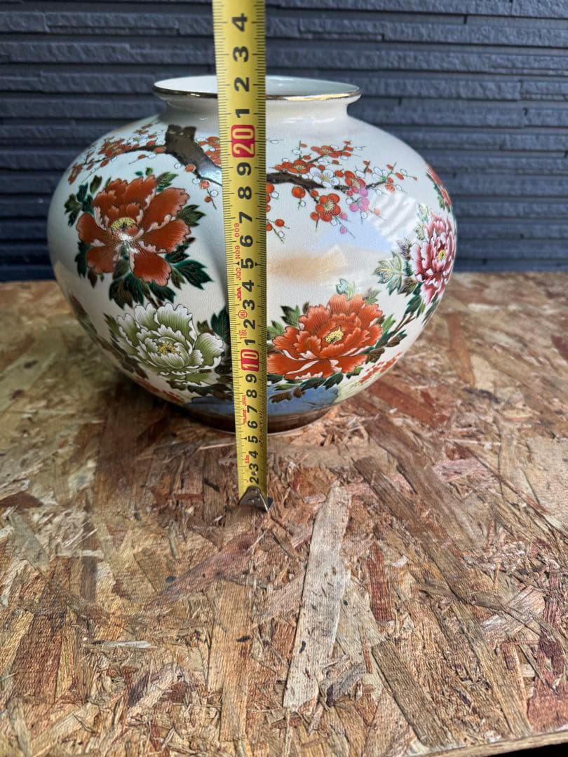 ② 九谷焼　花瓶　ツボ、　壺