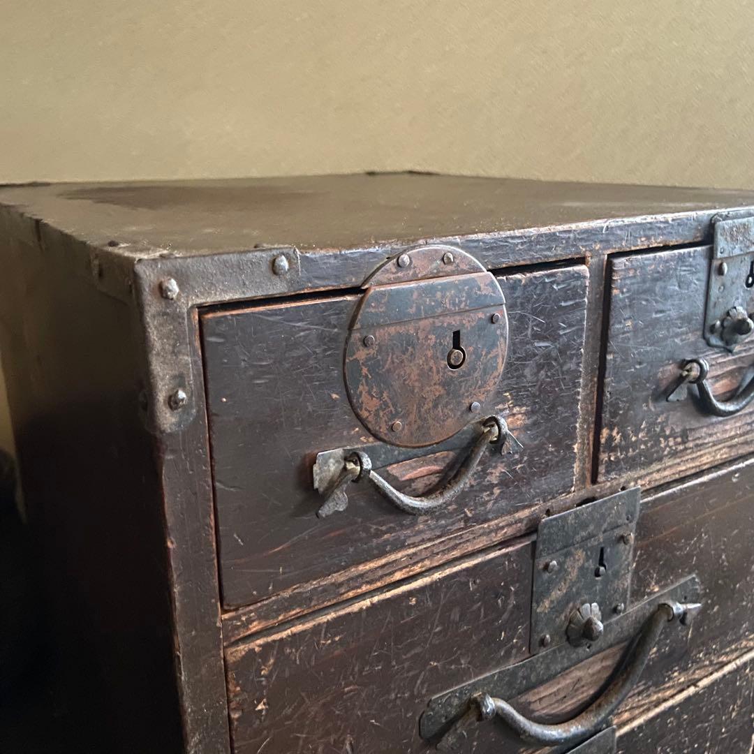 古い小引き出し　年代物　時代家具　　3段　鍵付き