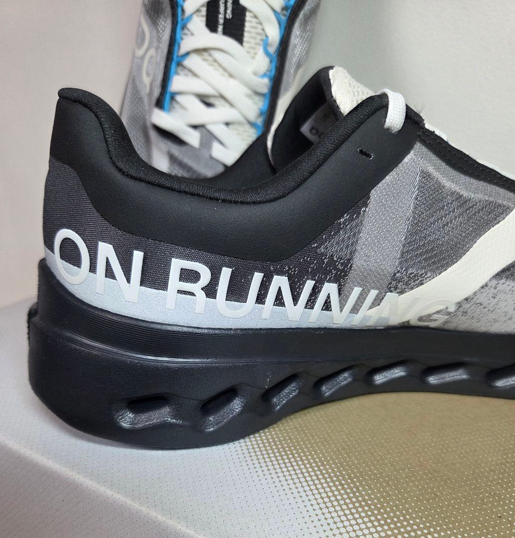 オン On Running Cloudsurfer Next Lumos