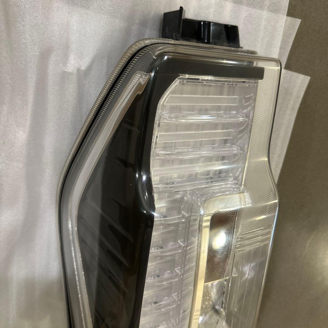 タント LA610S 左テールランプ