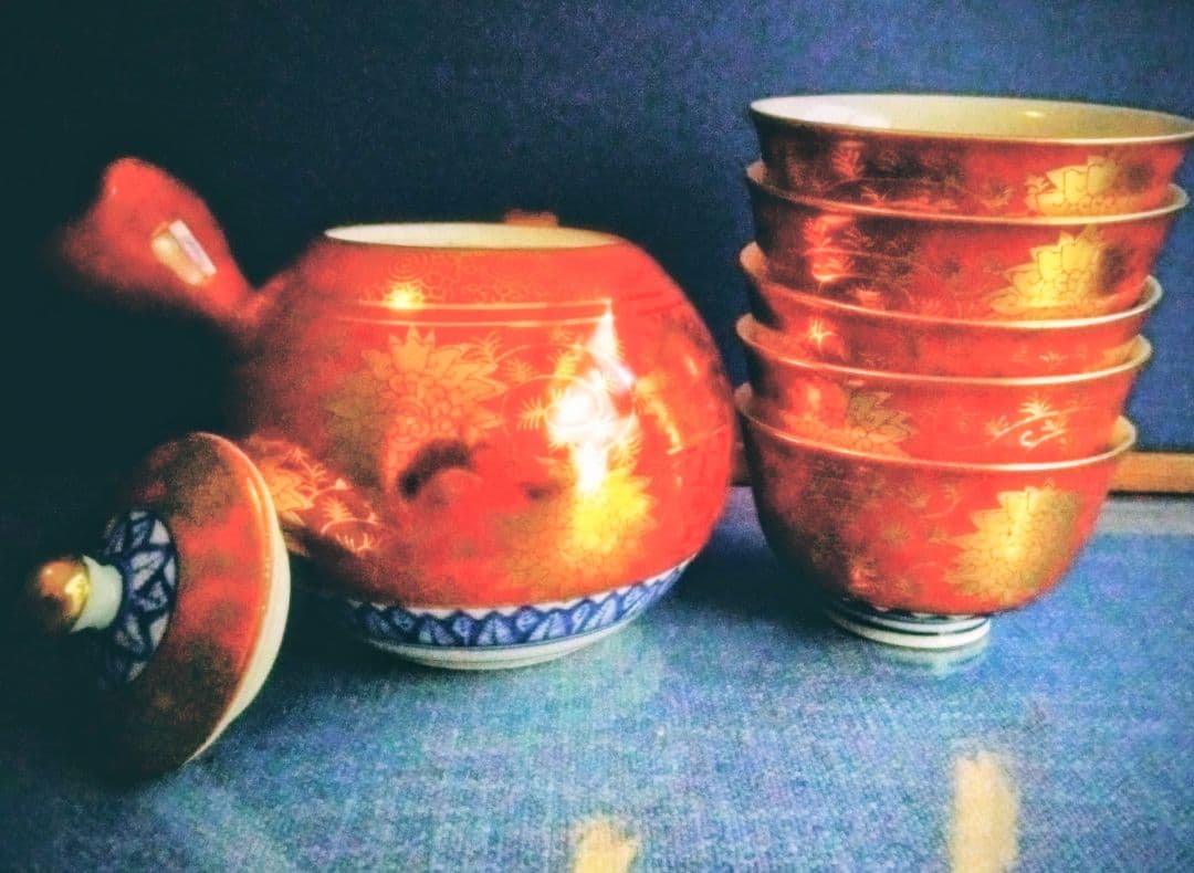 九谷焼煎茶揃　赤金花柄急須と茶碗セット