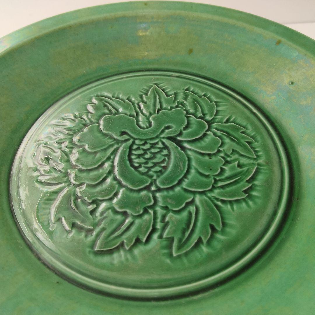 M267-2 中国 新渡緑釉飾り皿 唐物緑釉盤 中央花彫刻 皿 直径15㎝