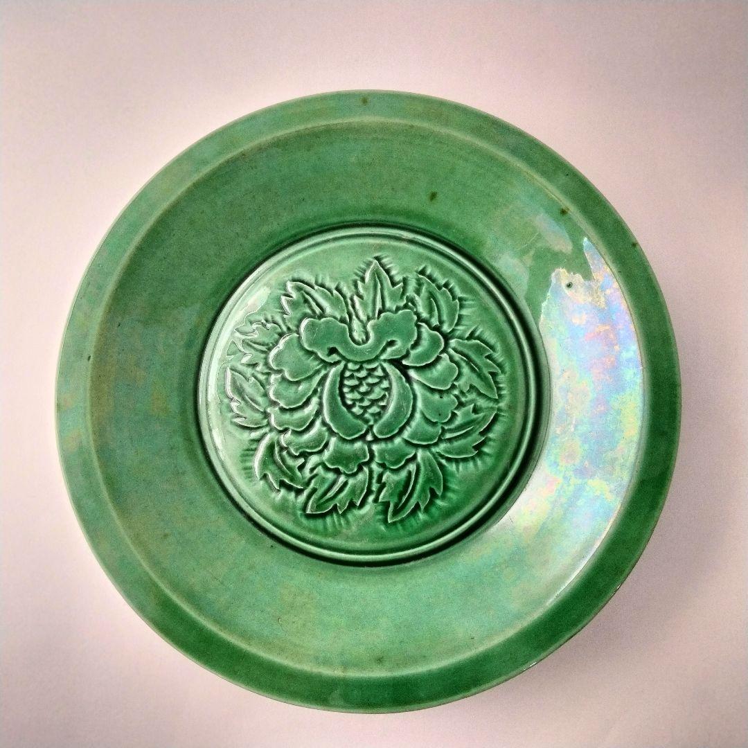 M267-2 中国 新渡緑釉飾り皿 唐物緑釉盤 中央花彫刻 皿 直径15㎝