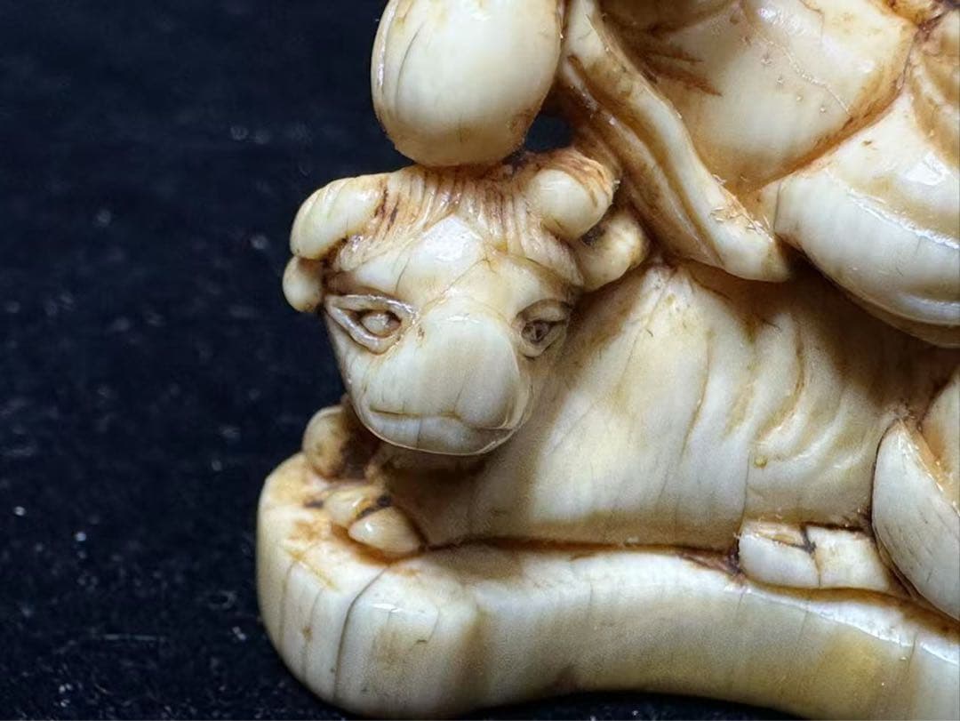 根付　置物　アンティーク　天然素材　彫刻 古美術品　細密細工　骨董コレクション