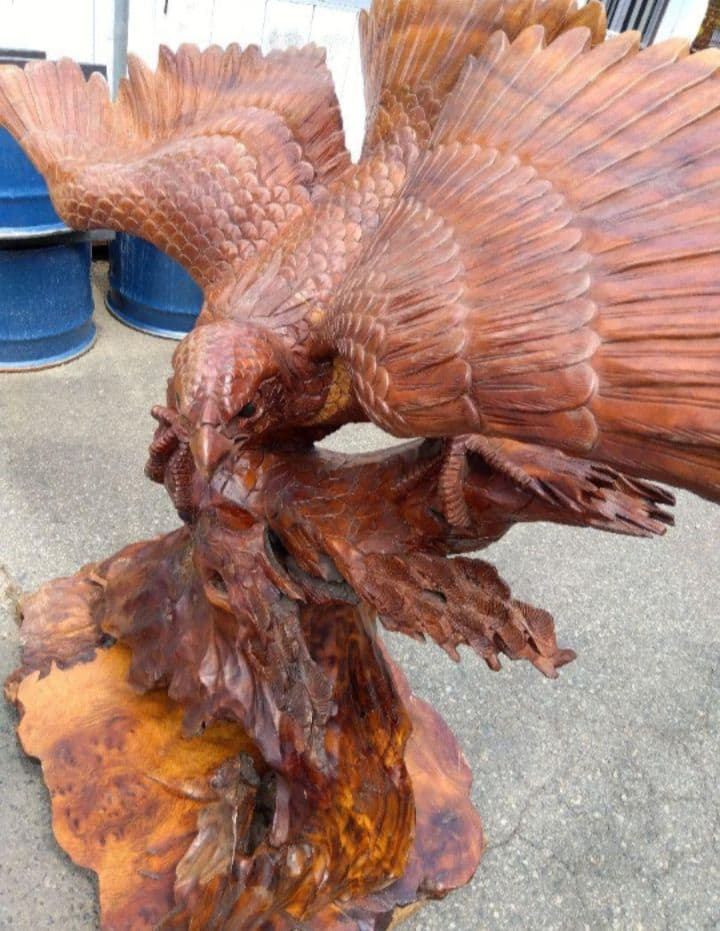 【希少】一刀彫　鷹　木工一刀彫　工芸品　インテリア　大きい彫り物　羽を広げた鷹