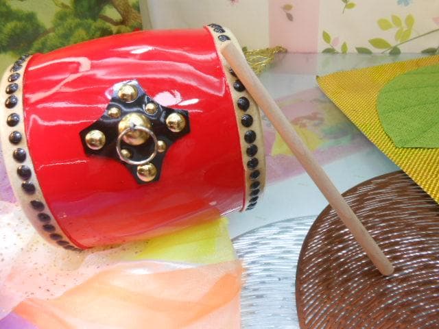 新品未使用(送料無料)13.980円　エイサー小太鼓18cm 撥付き