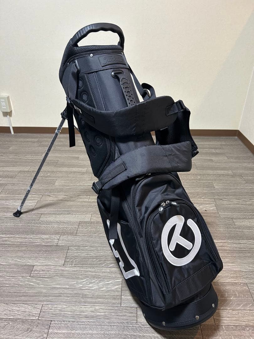 スタンド式キャディバック　人気のブラック！軽量で旅行用や気分転換のサブバックに！