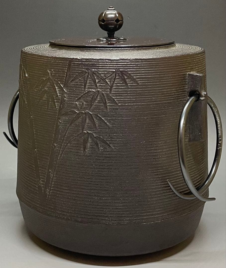 菊池政光　茶釜　糸目竹文　筒釜　釜釻　共箱　栞 　X573