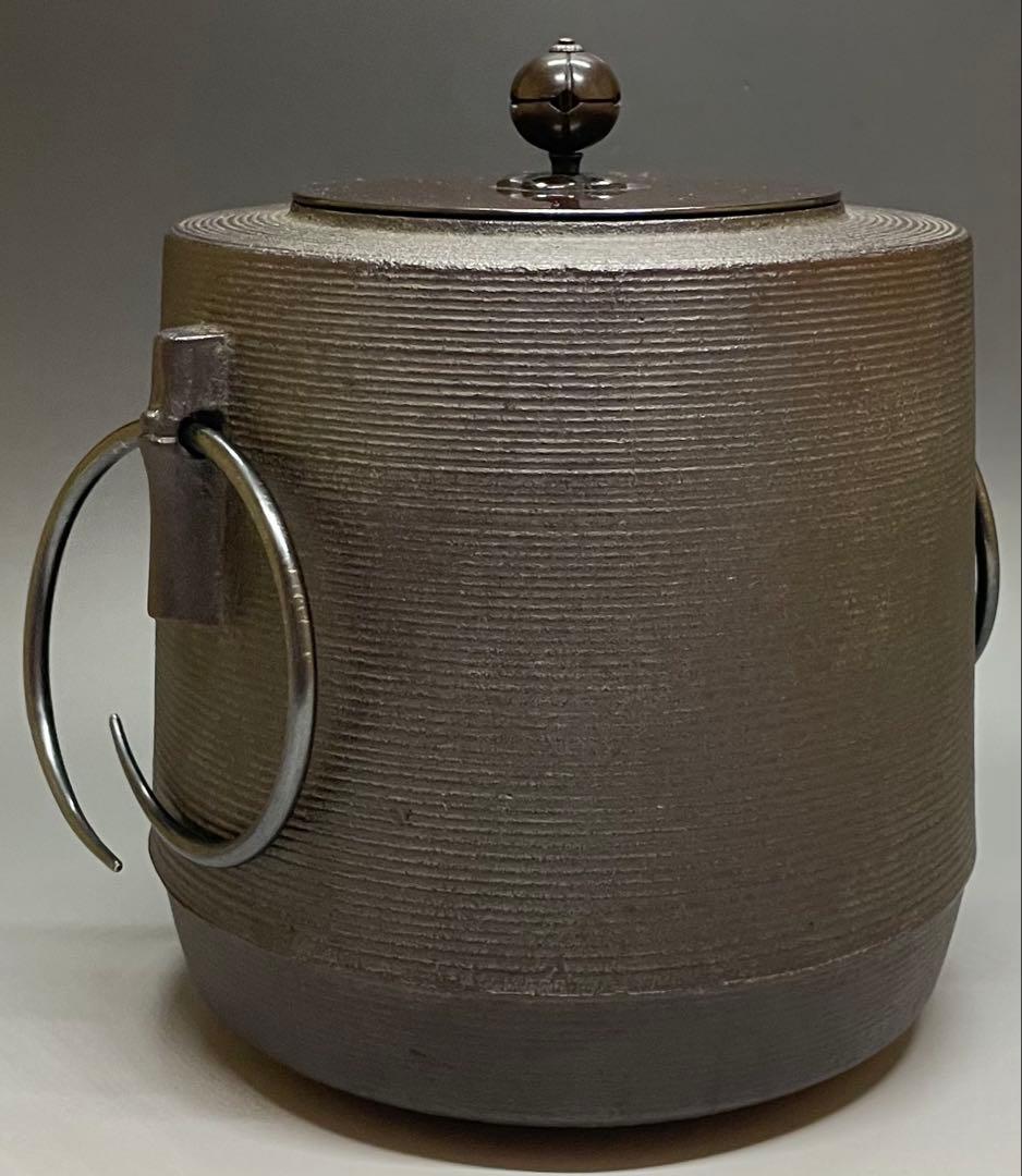 菊池政光　茶釜　糸目竹文　筒釜　釜釻　共箱　栞 　X573