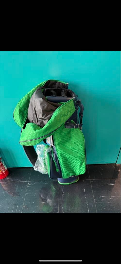 adidas コンパクトモノグラムスタンドバッグ