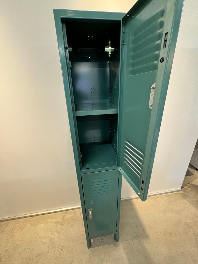 LYON社のスチールロッカー　3セット