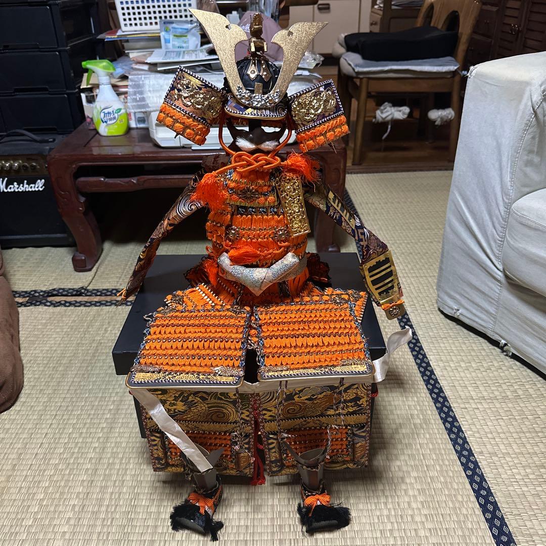 伝統的な武士の鎧飾り物