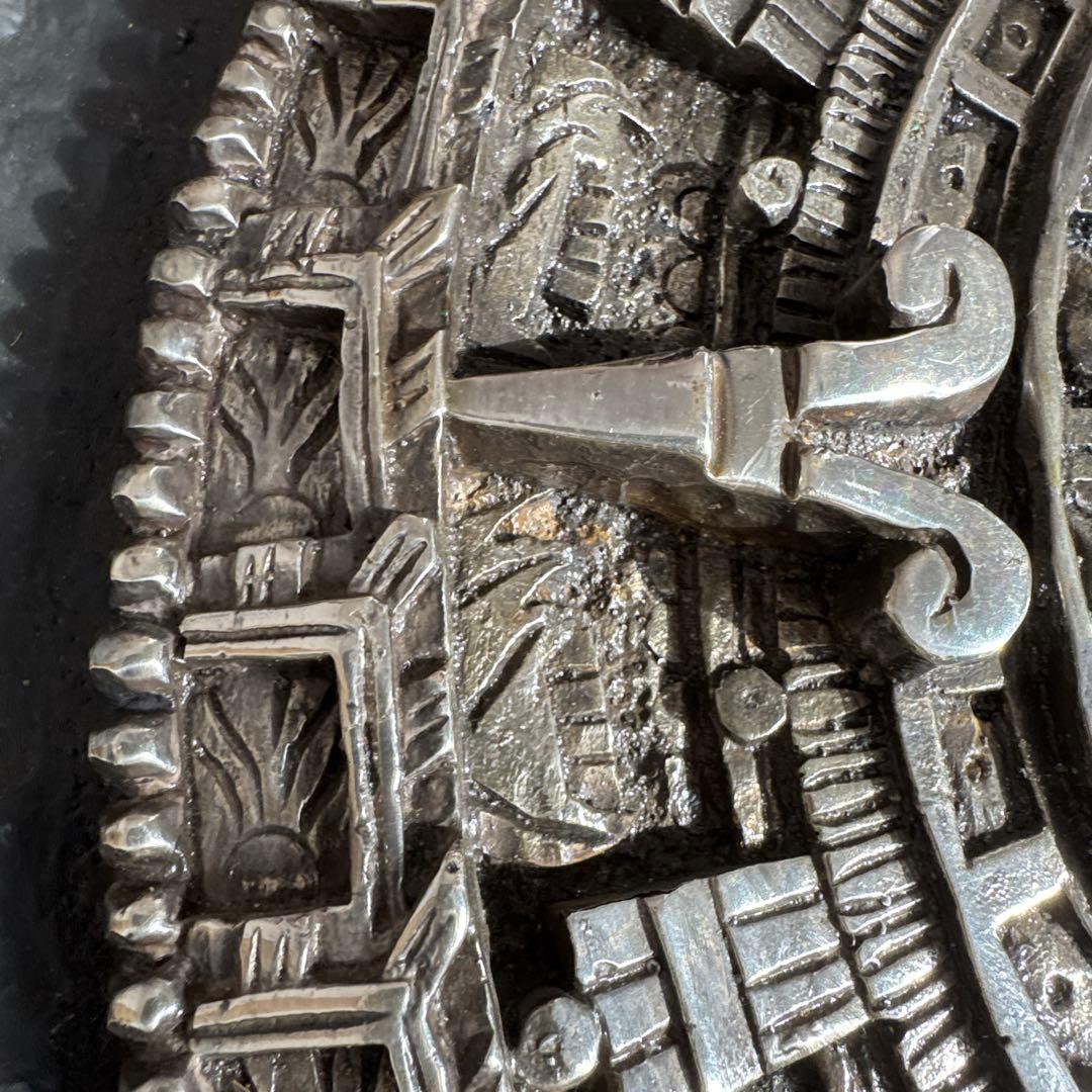 アステカ 太陽の石 アステカの暦石プレートメキシコカレンダー 金属製 レリーフ