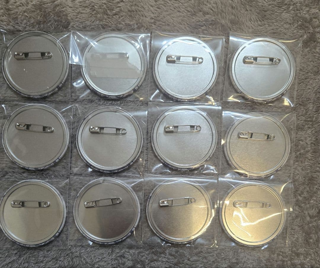 カラフルピーチ　どぬく　ぴちパラ　缶バッジ　12個