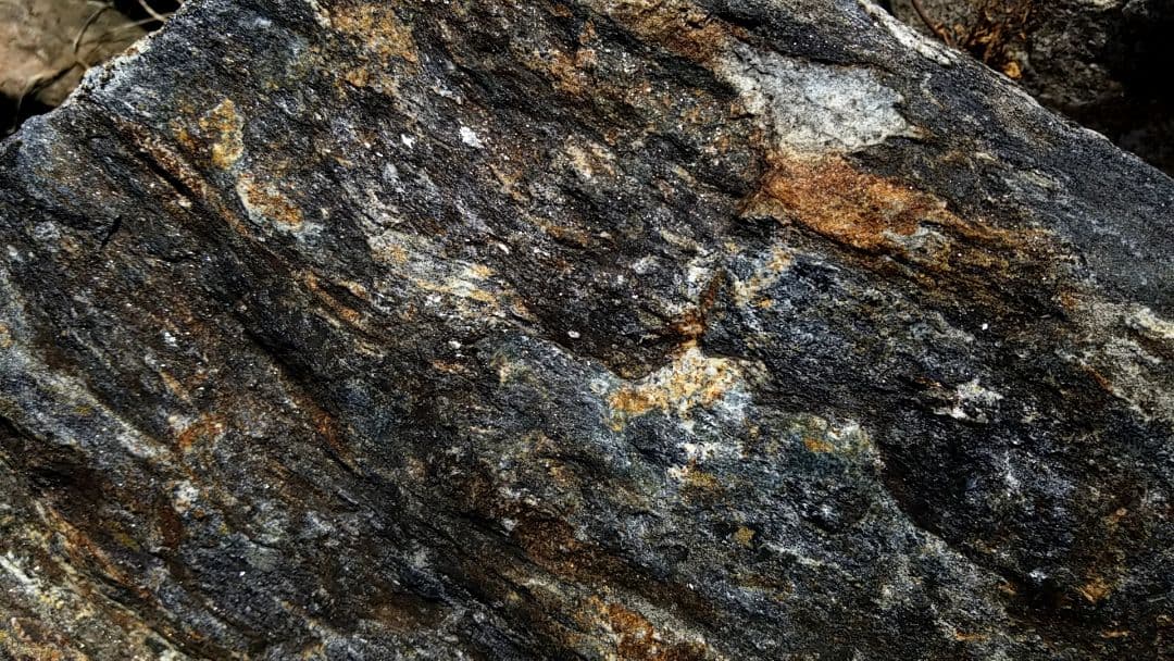 希少原石　大型　結晶片岩　シスト　庭石　ロックガーデン　ガーデニング　鉱物　原石