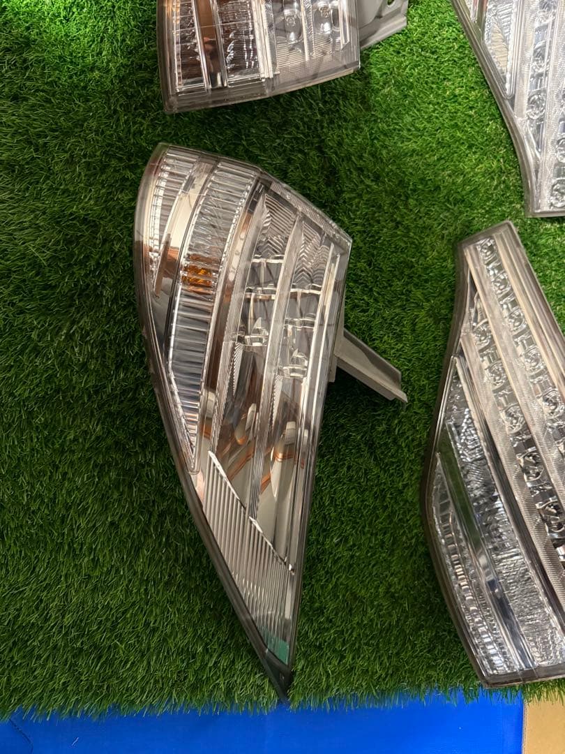 トヨタ エスティマACR50W AHR20Wテールライト