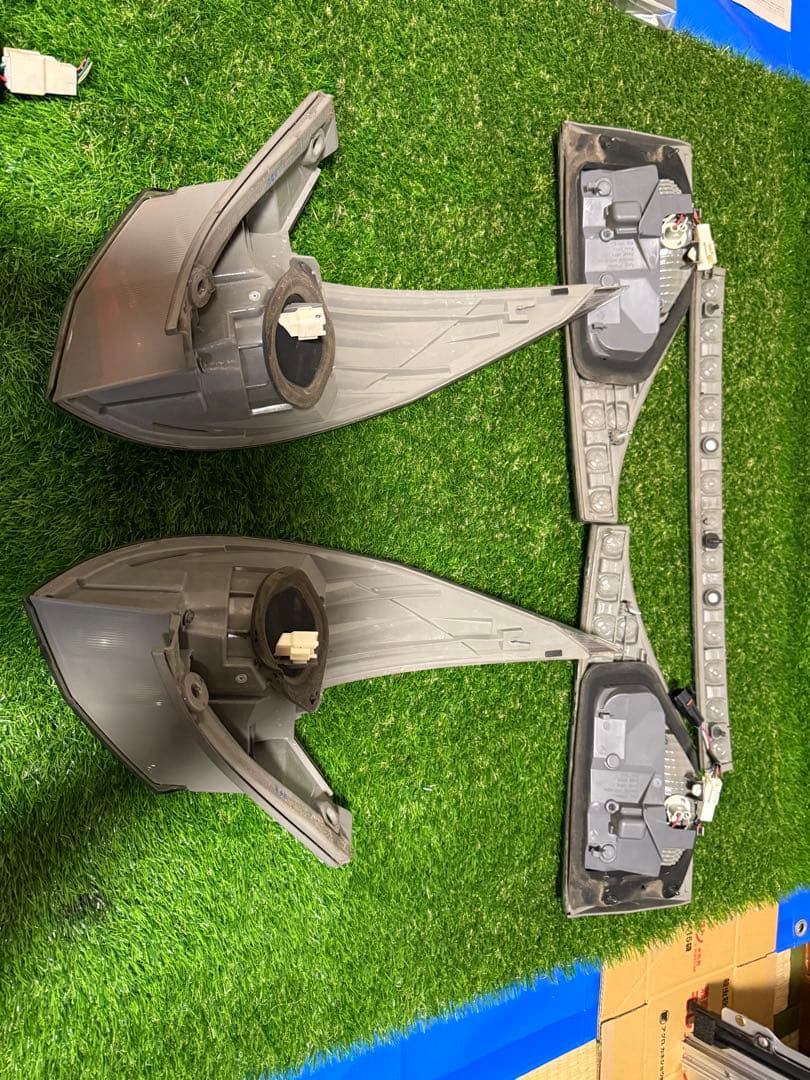 トヨタ エスティマACR50W AHR20Wテールライト