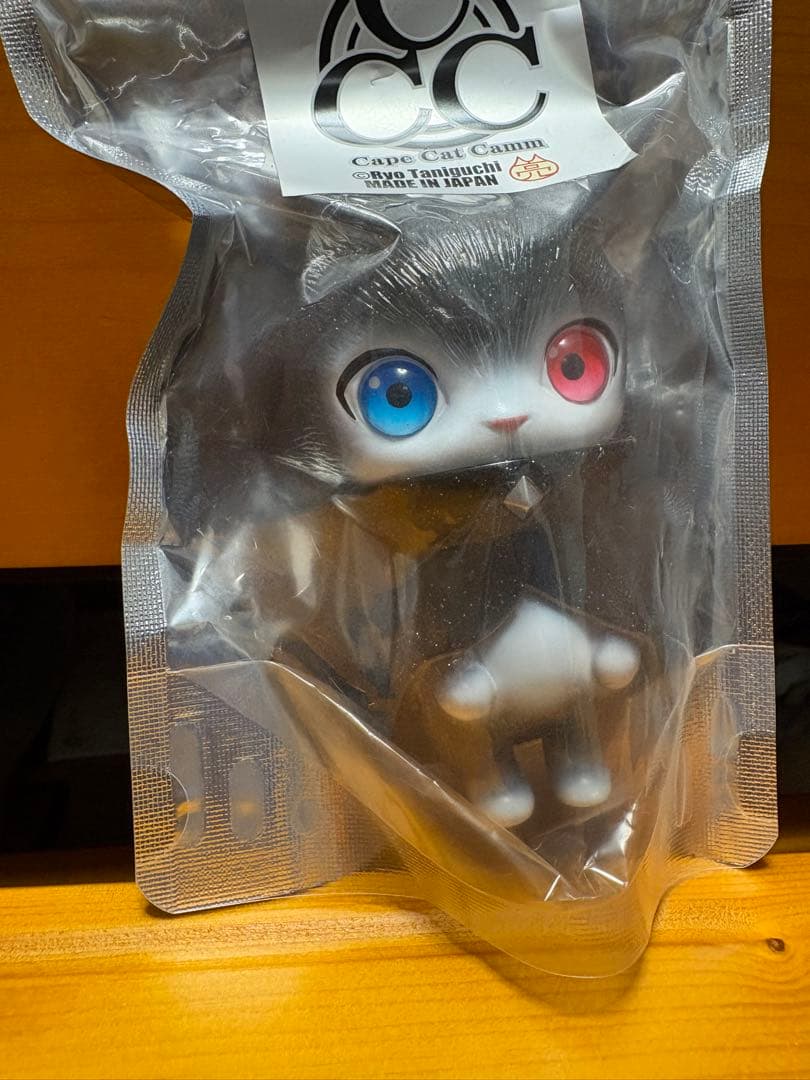 Cape Cat Camm（ケープキャットキャム）　谷口亮　ソフビ　オッドアイ