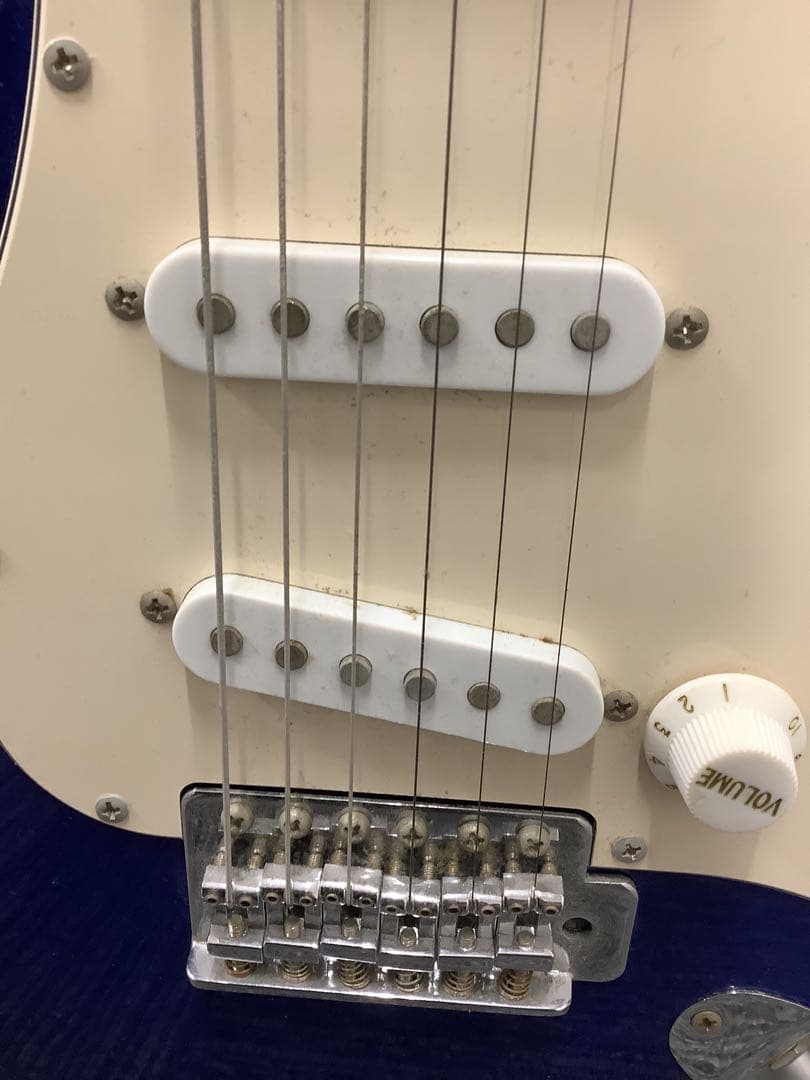 送料込み！ エレキギター ストラトキャスター Legend by Aria