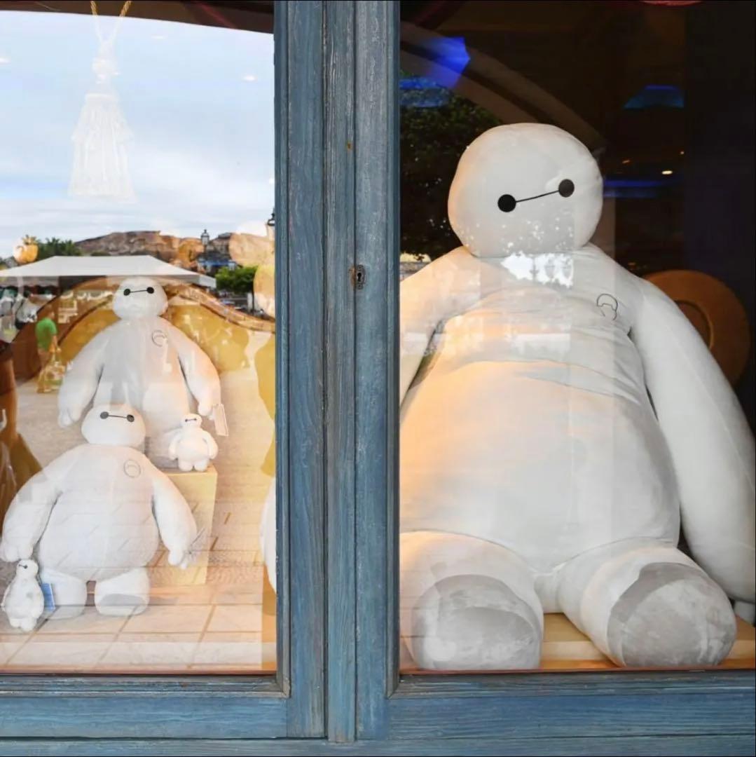 ベイマックス”巨大ぬいぐるみ（クッション）（全長140cm）