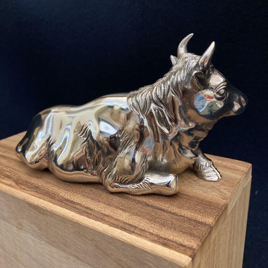 高村光雲　座牛　洋銀　置物