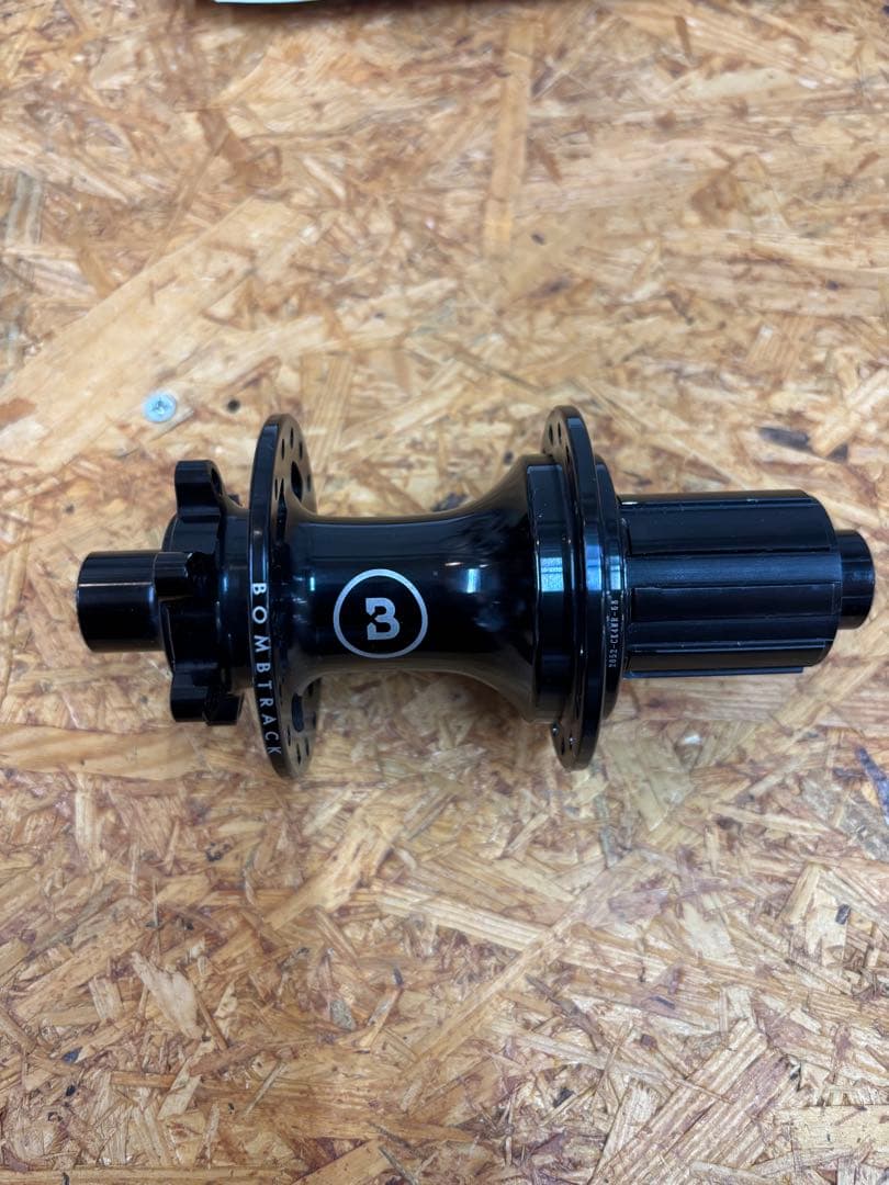 グラベルハブ　ボムトラック