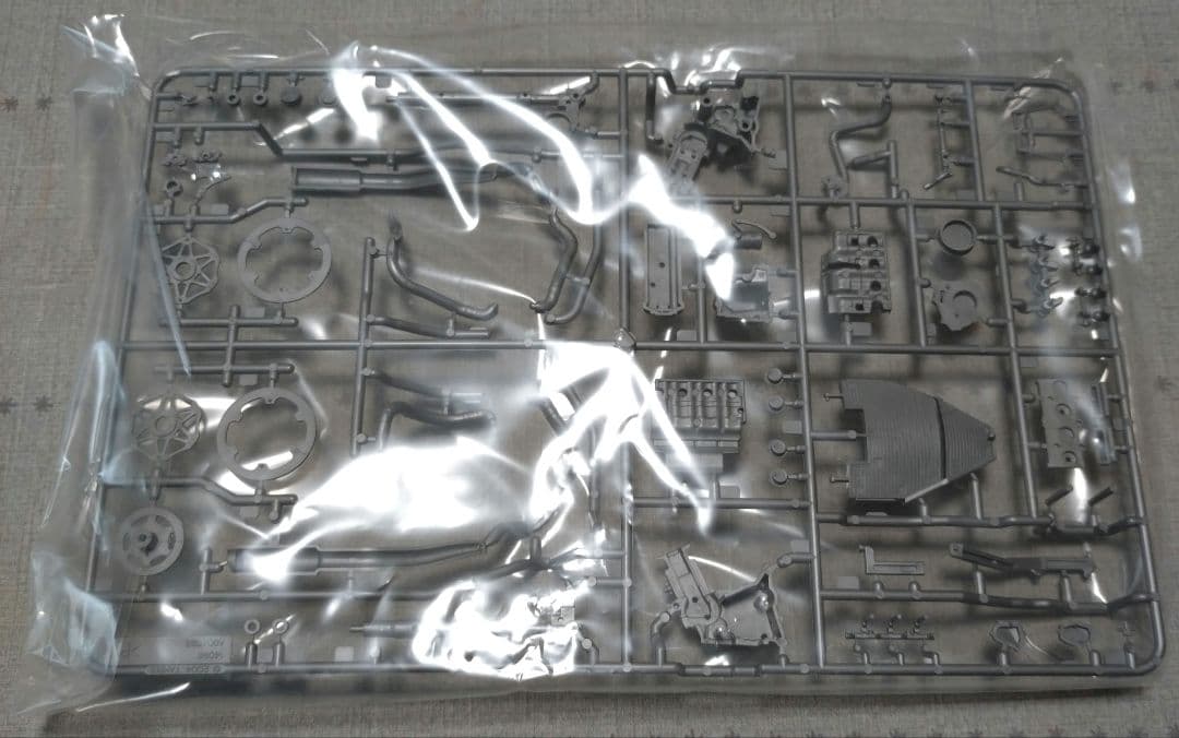 r*d様 1/12 ヤマハ YZR-M1 '04 キット、ディティールアップパー