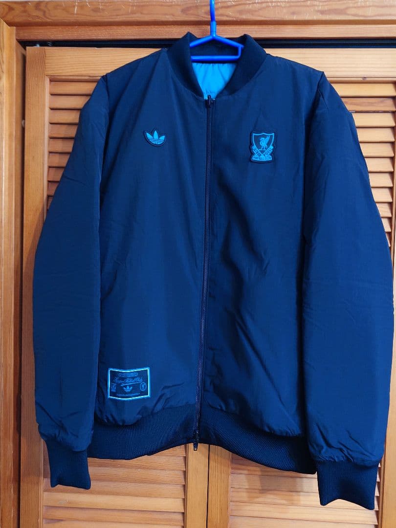 リバプール　25-26　アディダスオリジナルス　中綿ジャケット　リバーシブル