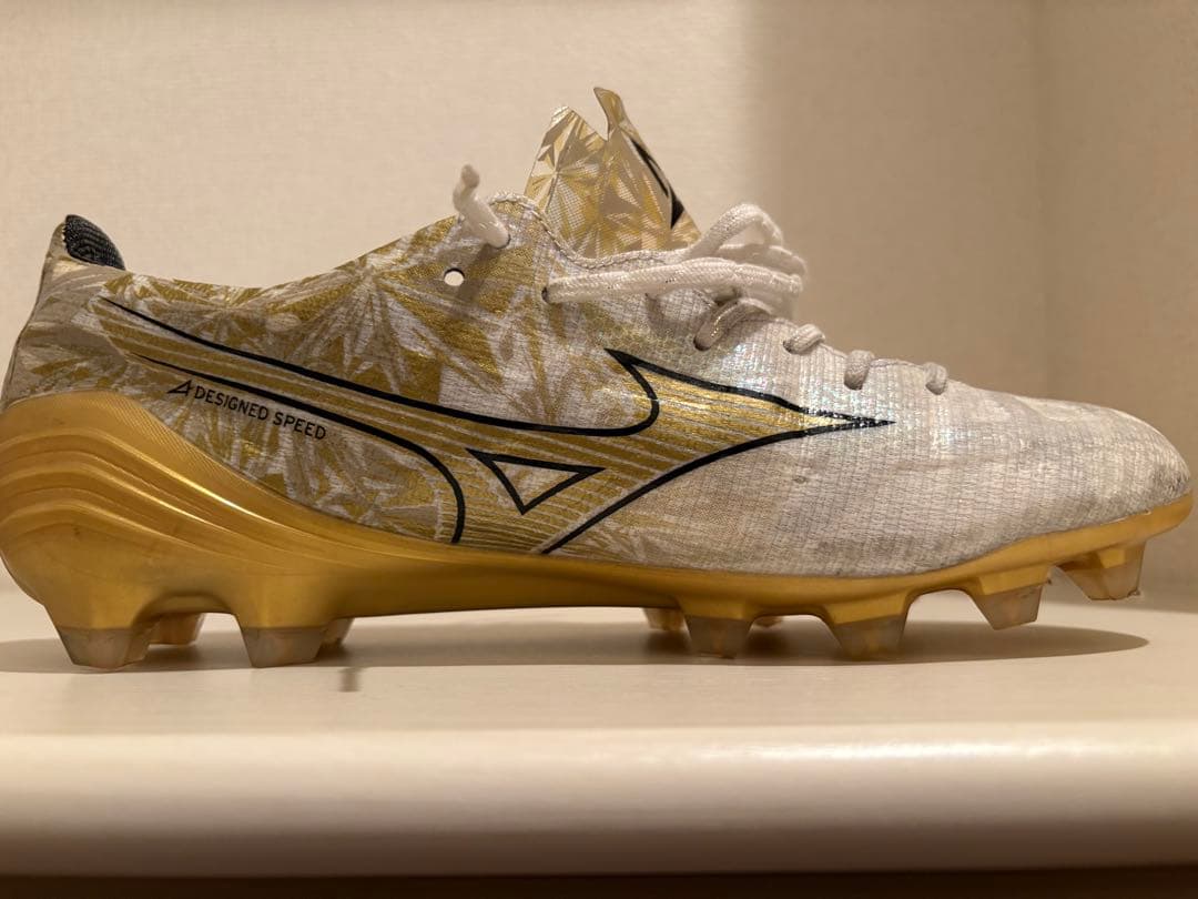 「あらみく 」Mizuno Alpha Japan ホワイト/ゴールド