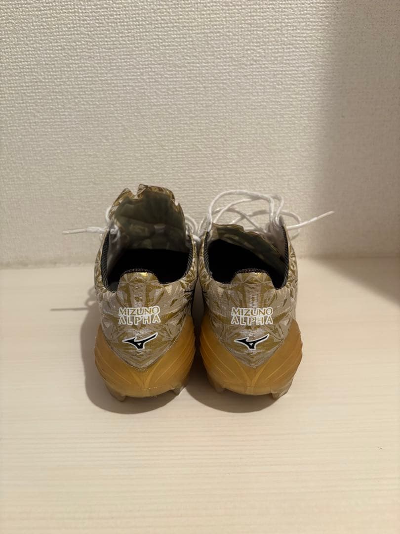 「あらみく 」Mizuno Alpha Japan ホワイト/ゴールド