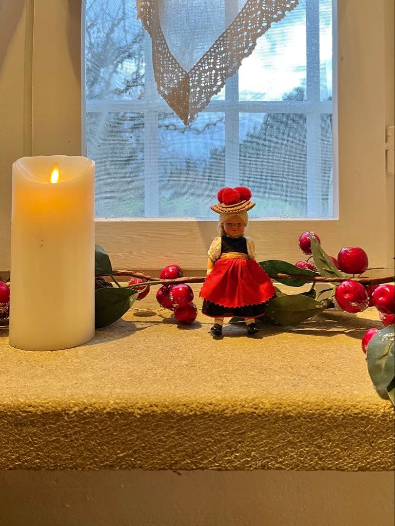 ◆フランス蚤の市｜ミニドールAヨーロッパ民族衣装、ドイツ金髪ブルーアイ少女