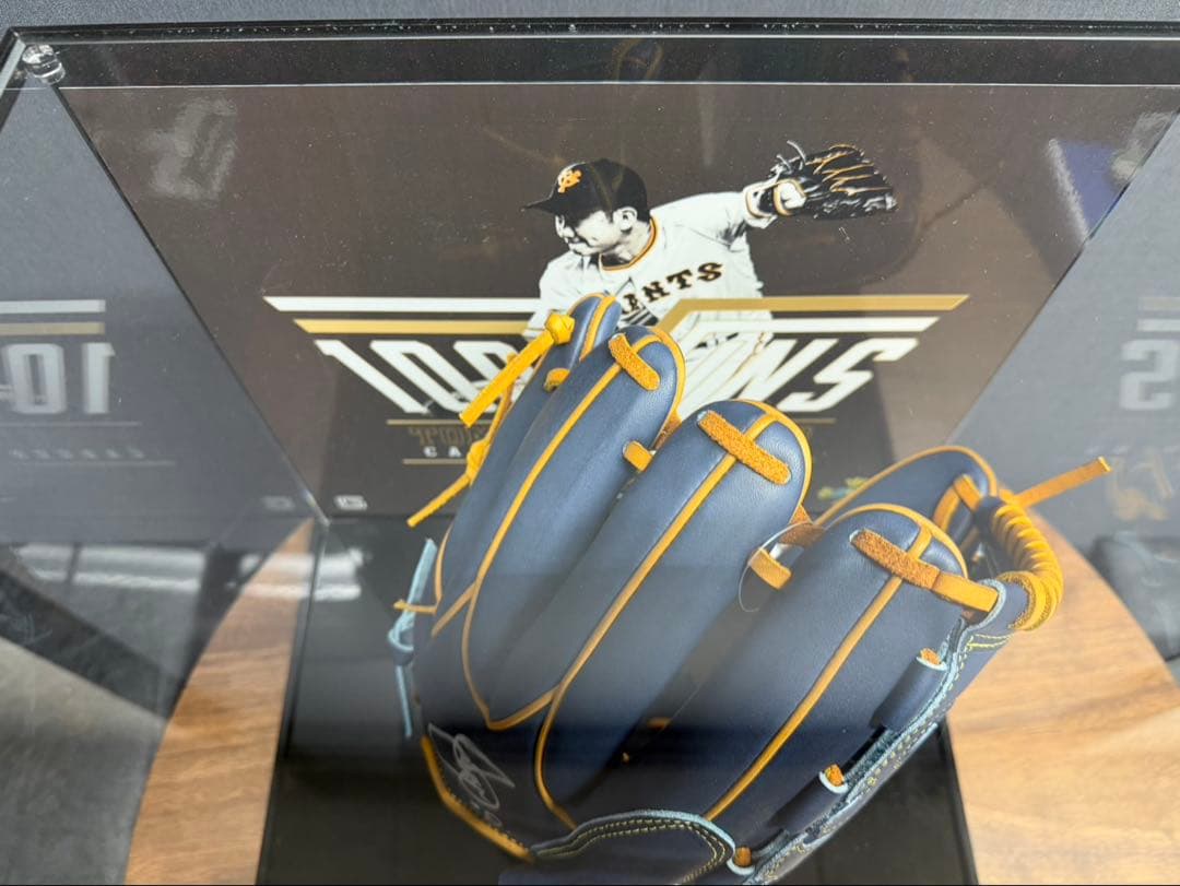 巨人　菅野智之 通算100勝記念グローブ 直筆サイン入り　限定18点