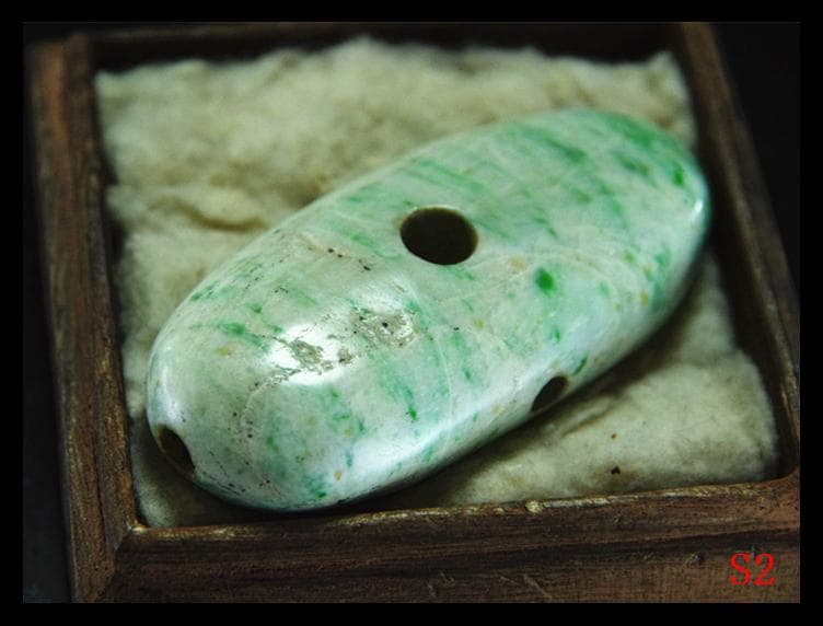 縄文期★縦横貫通多孔超大きな音が鳴る上古糸魚川硬玉翡翠製★極希少勾玉石笛大珠