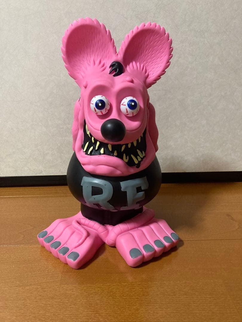 カーボページ ラットフィンク BIGフィギュア ピンク＆ブラック 新品