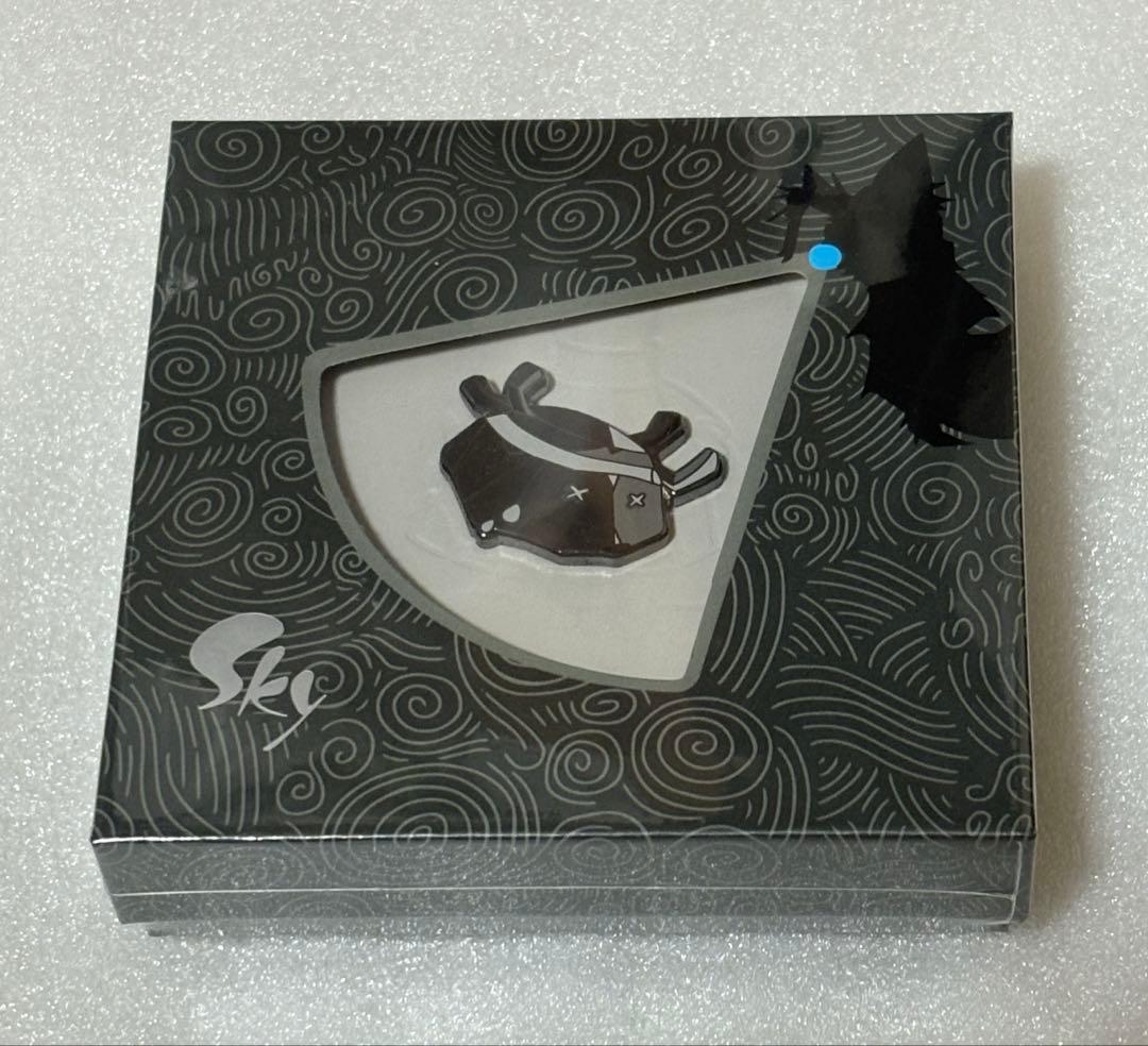 Sky 星を紡ぐ子どもたち ピンバッジ ひっくり返り闇の蟹