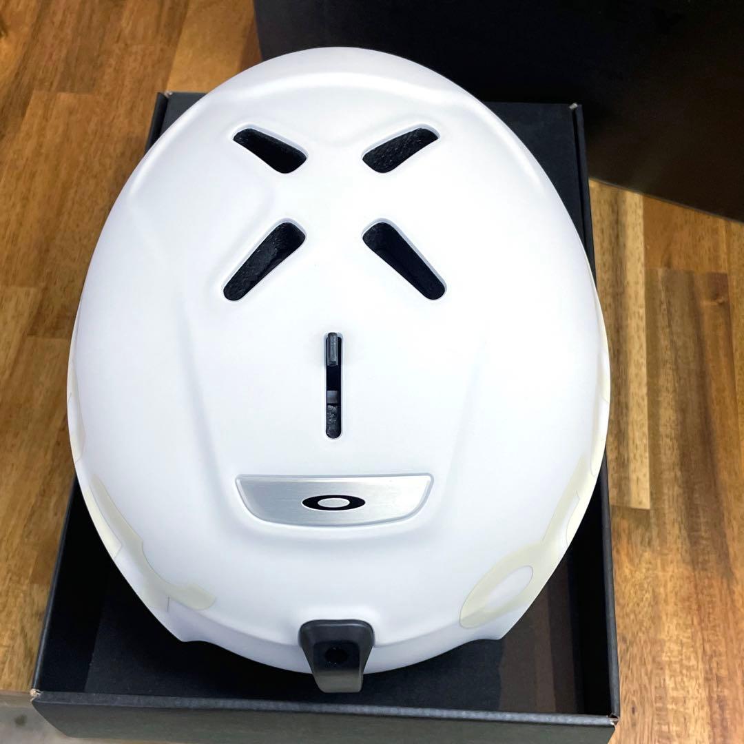 【新品・未使用】OAKLEY オークリー　Mサイズ　ヘルメット　MOD3