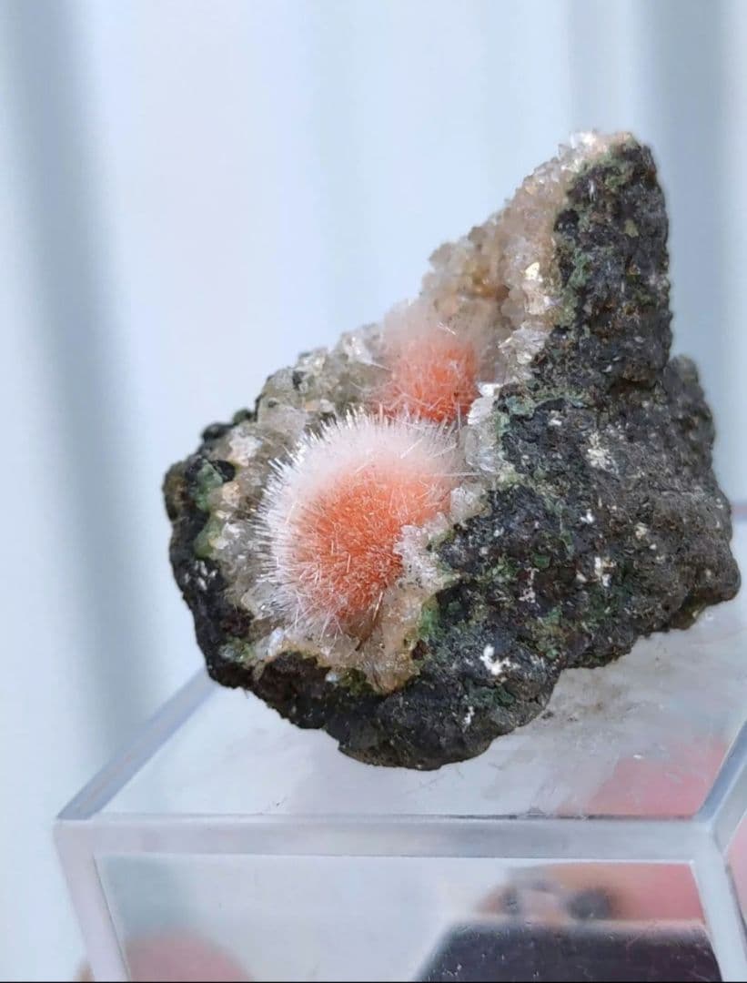 メッソライト 鉱石 鉱物 ミネラル 原石 標本 母岩付き