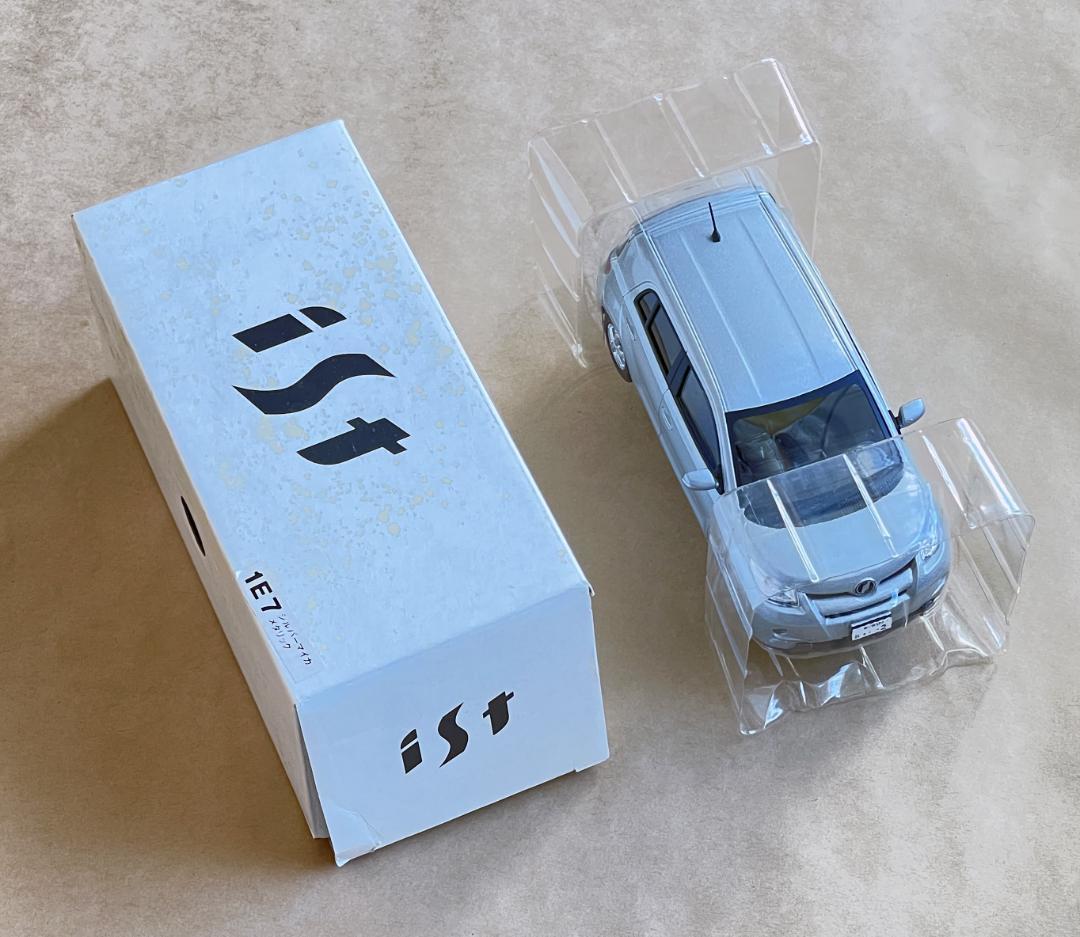TOYOTA ist 1/24トヨタ公式製品　ミニカー