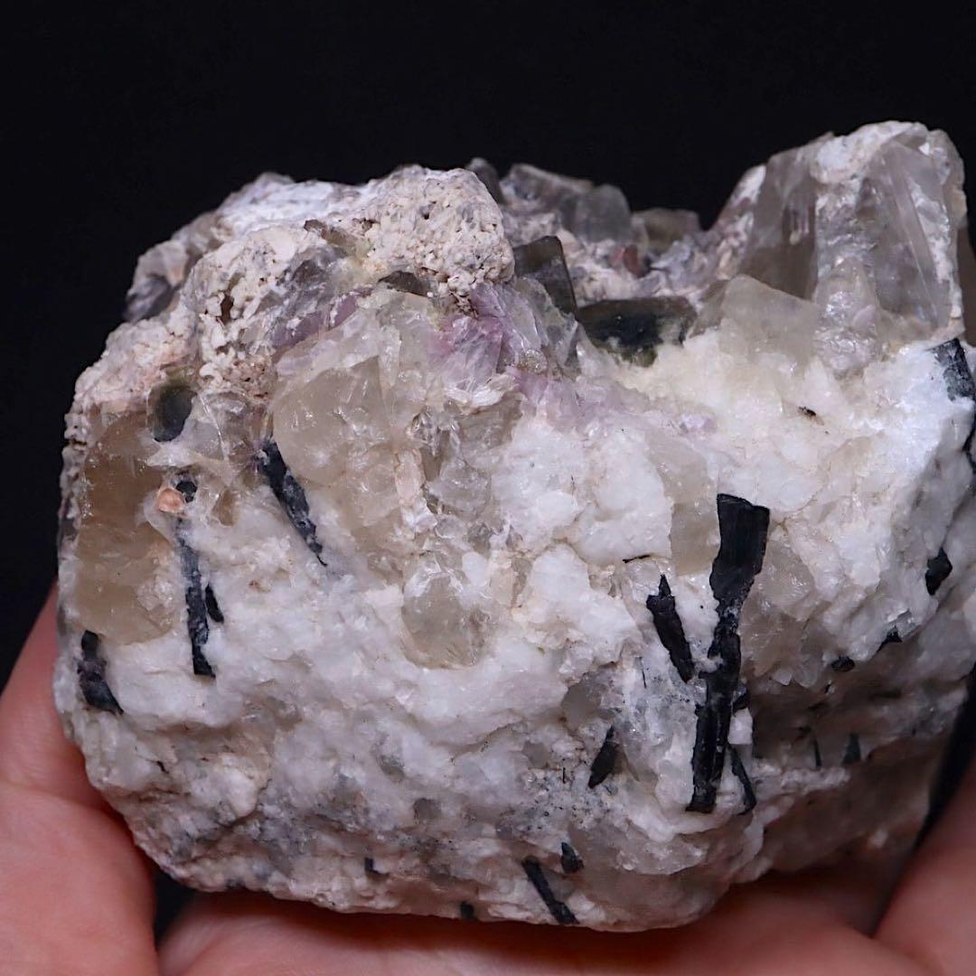 大きい！ トルマリンざくざく！ クォーツ母岩 電気石726.9g T768 原石