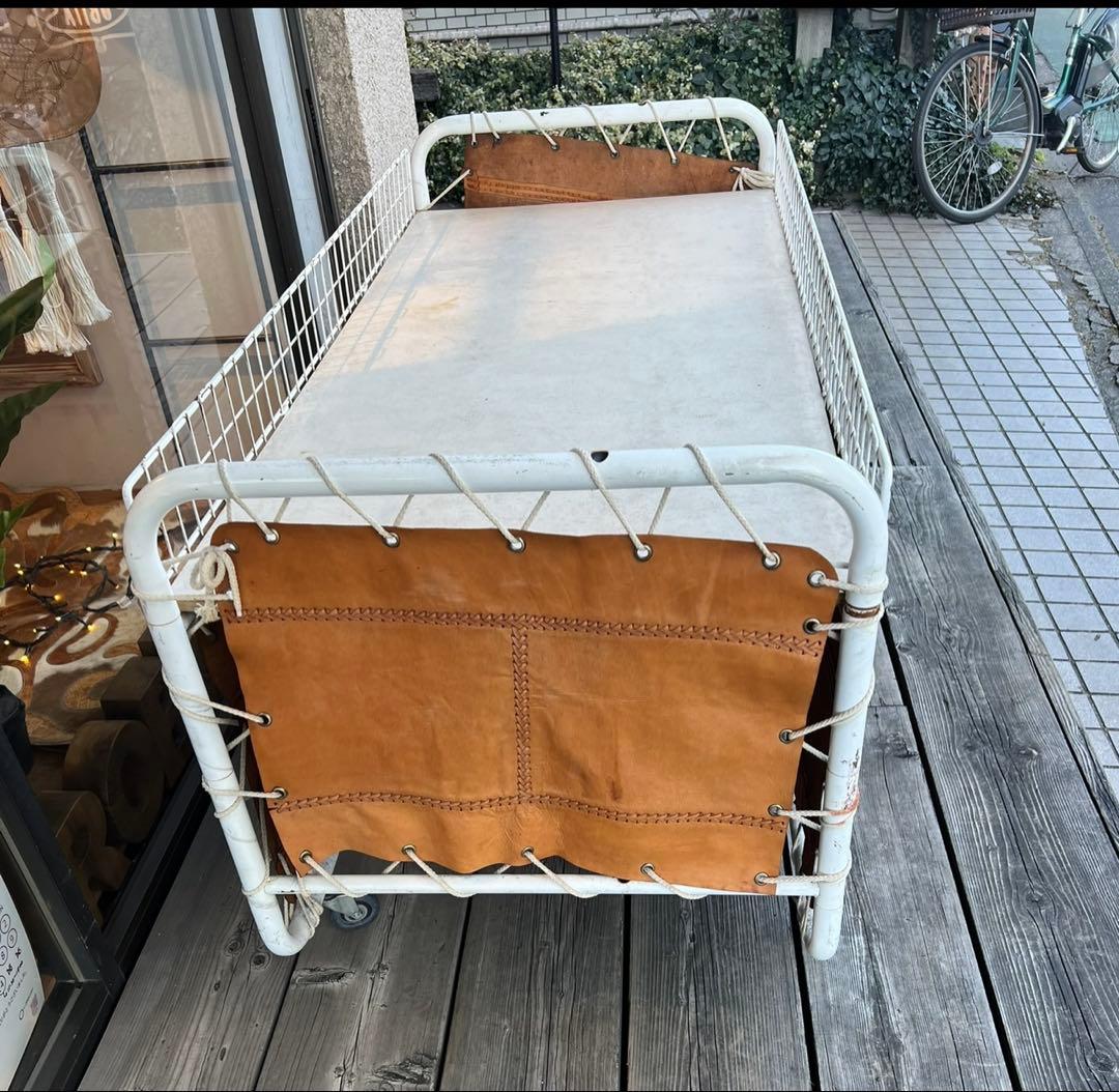 店舗什器　ワゴン　ホイール付き金属フレームストレージラック