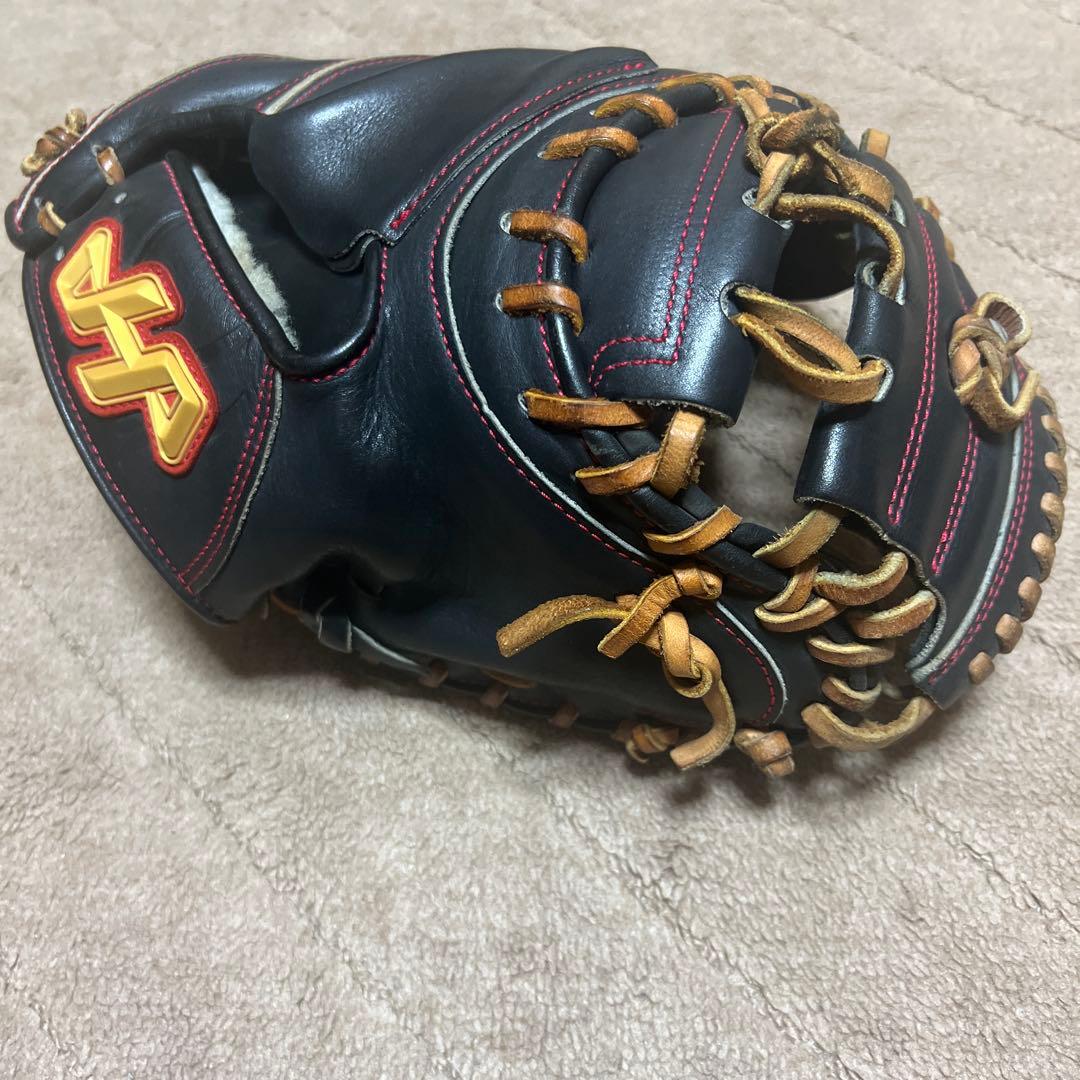 ハタケヤマ　キャッチャー用グローブ 黒/赤