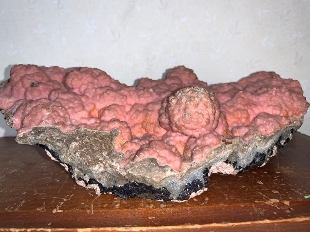 青森県尾太鉱山産菱マンガン鉱