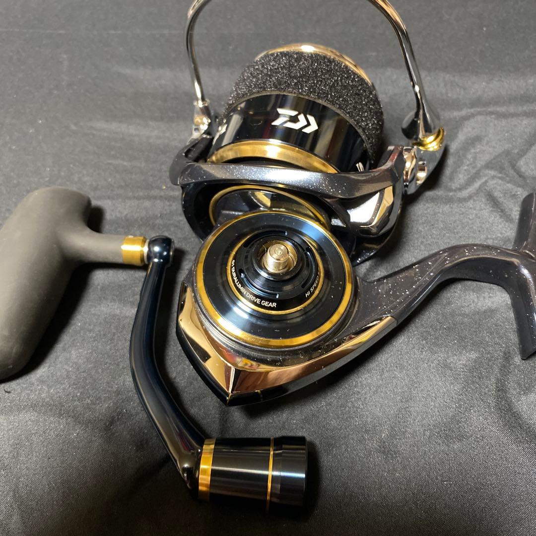 未使用品　箱付属品完備　Daiwa SALTIGA 8000