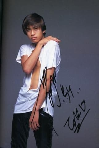 「ＴＯＫＩＯ ファースト写真集 ＩＮＩＴＩＡＬ」のメンバーサイン