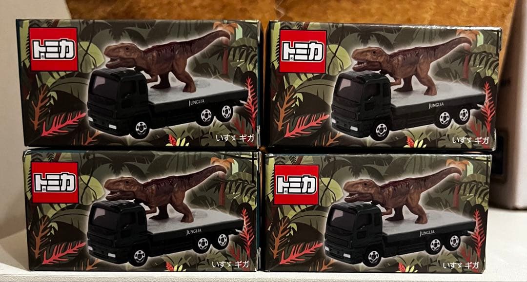 トミカ 　ジャングリア　限定　いすゞ　ギガ　 4セット　新品未開封品