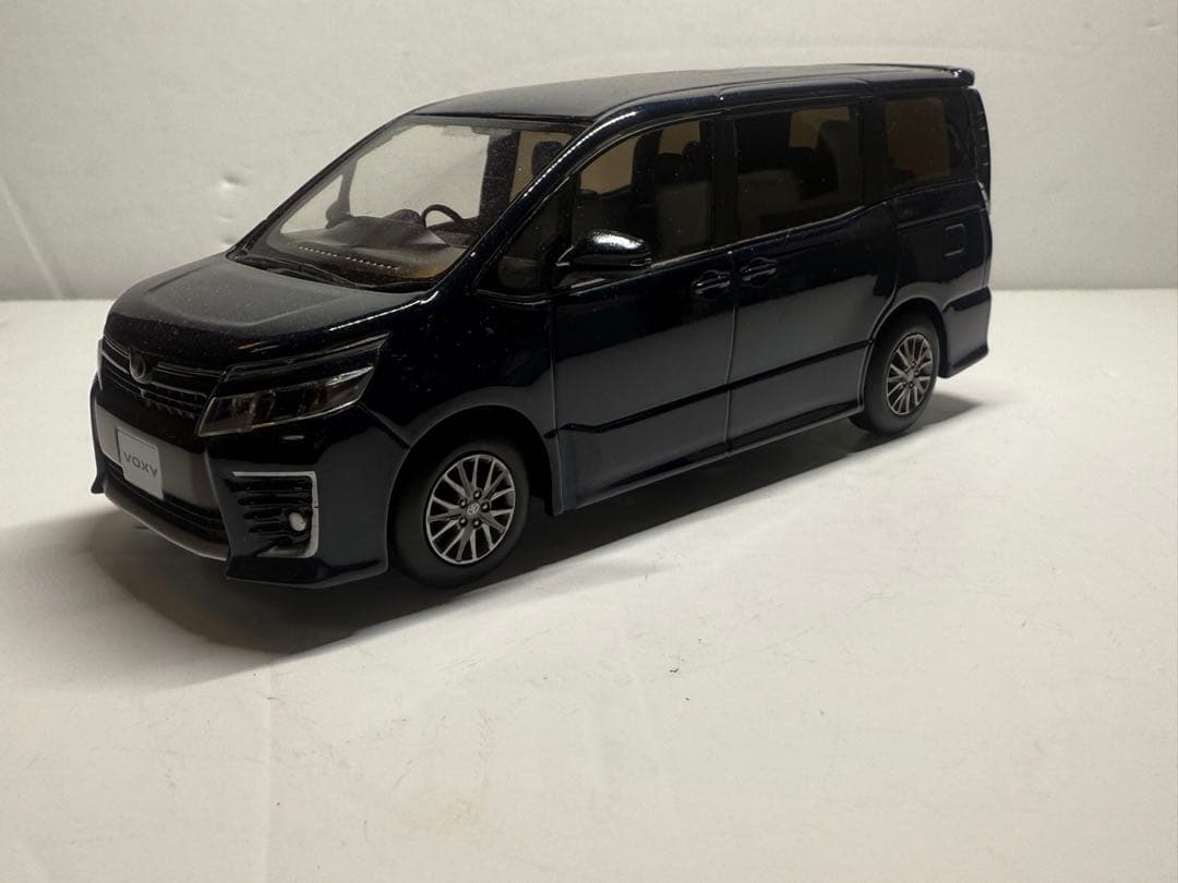 トヨタヴォクシーカラーサンプルミニカー