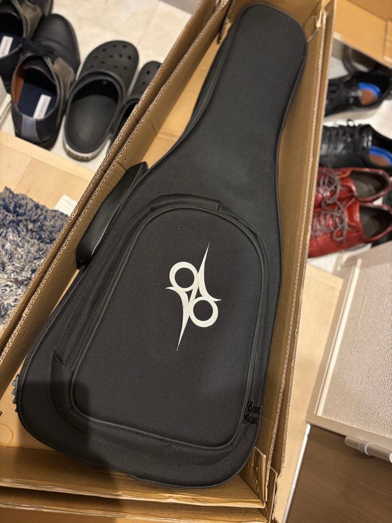 Solar Guitars H2.6C ヘッドレスギター