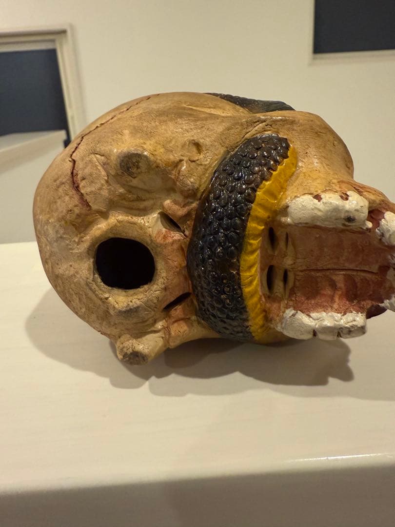 髑髏蛇レトロ置物スカルと蛇の彫刻 陶器